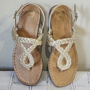 Wonder Nation Gold Sandles